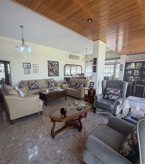 Image No.3-3 Bed Property for sale