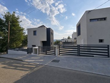 15253415301