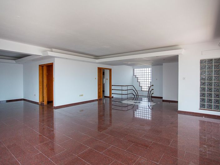 Image No.10-4 Bed Property for sale