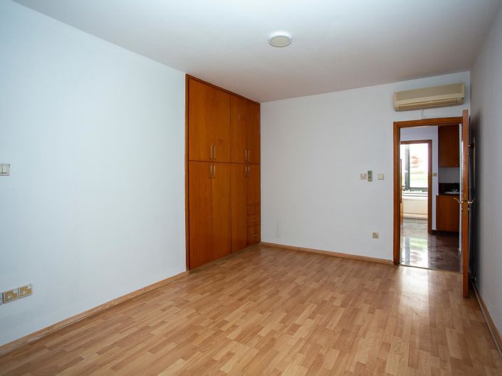 Image No.14-4 Bed Property for sale