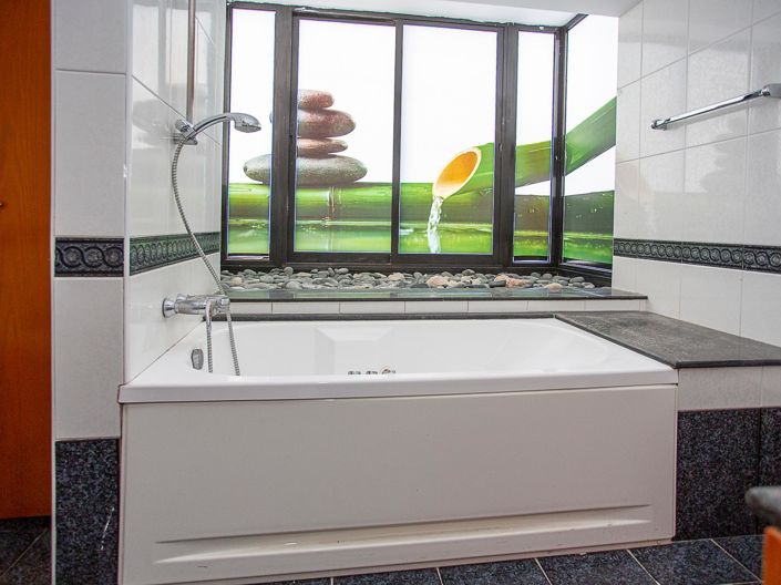 Image No.18-4 Bed Property for sale