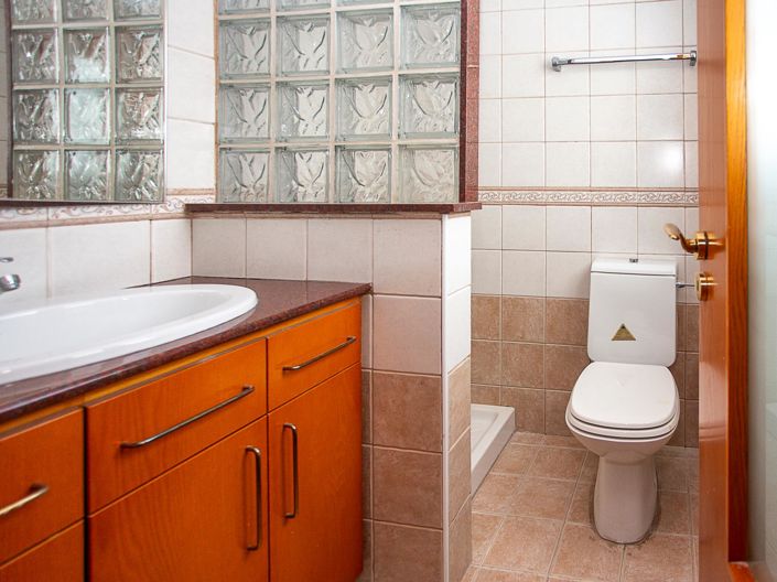 Image No.19-4 Bed Property for sale
