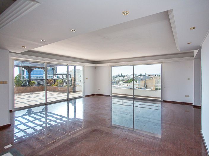 Image No.2-4 Bed Property for sale