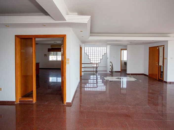 Image No.9-4 Bed Property for sale