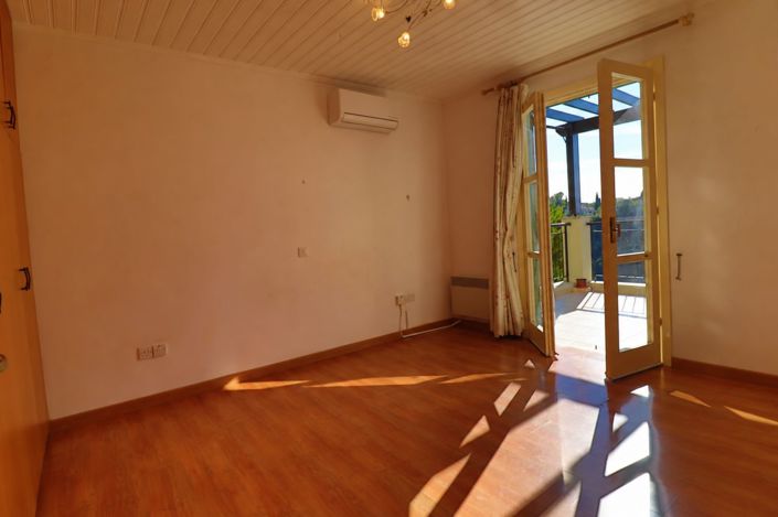 Image No.12-2 Bed Townhouse for sale