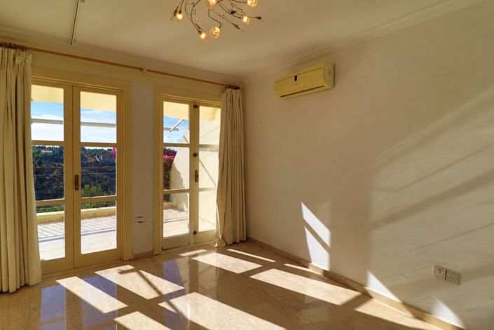 Image No.2-2 Bed Townhouse for sale