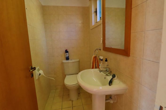 Image No.9-2 Bed Townhouse for sale