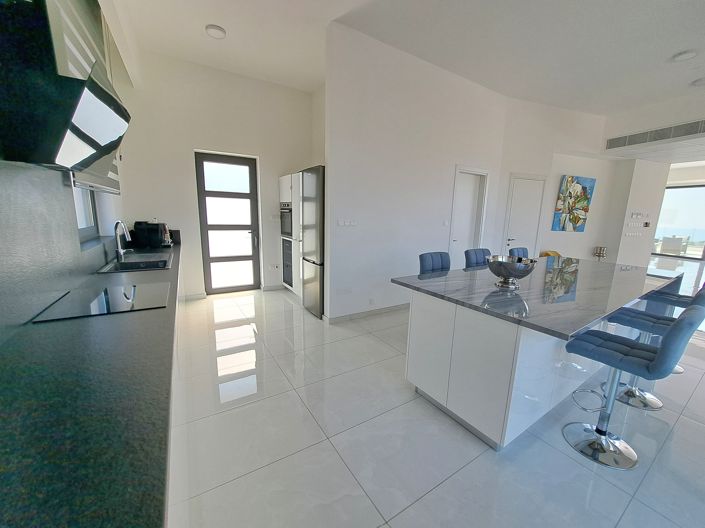 Image No.11-8 Bed Villa for sale