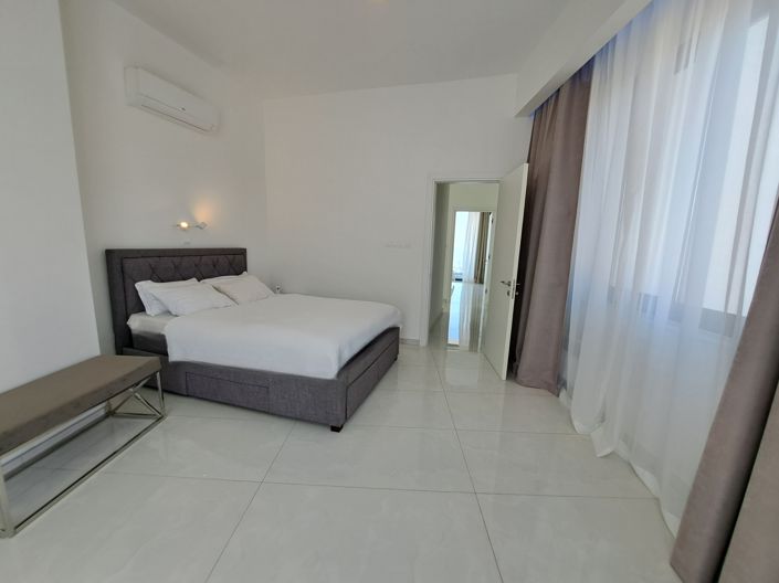 Image No.18-8 Bed Villa for sale
