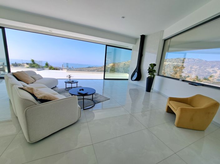 Image No.4-8 Bed Villa for sale