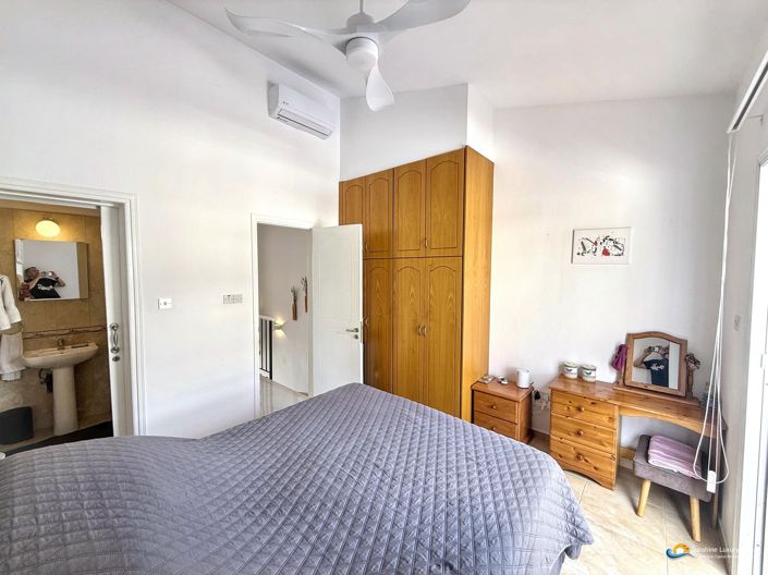 Image No.16-2 Bed Townhouse for sale