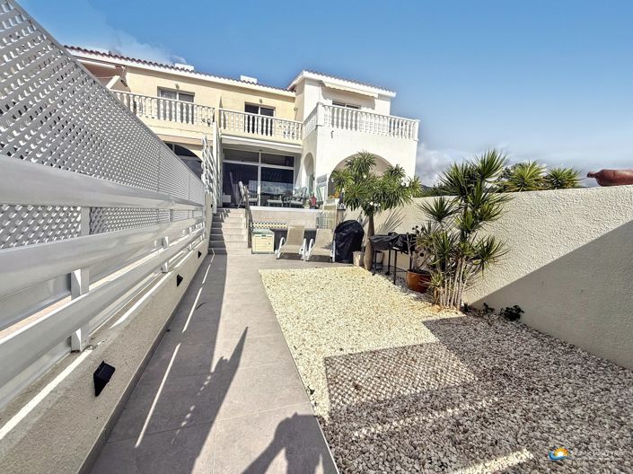 Image No.2-2 Bed Townhouse for sale