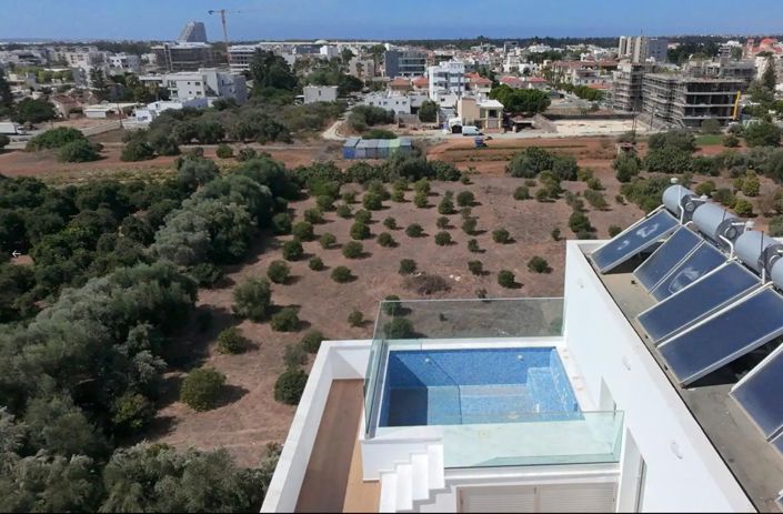 Image No.13-3 Bed Property for sale