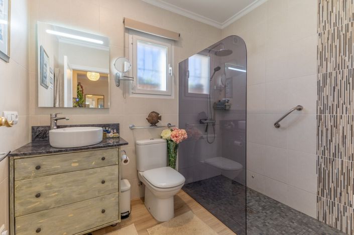 Image No.26-3 Bed Villa for sale