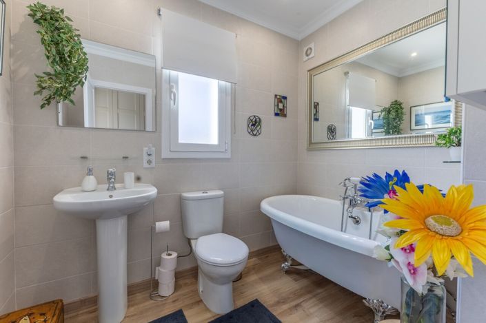 Image No.43-3 Bed Villa for sale