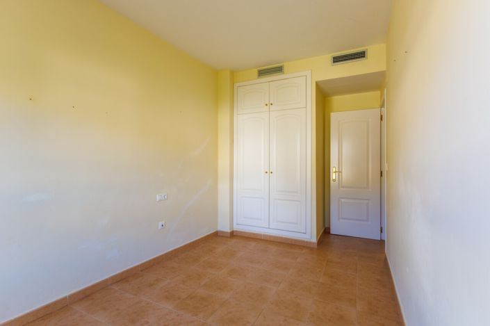 Image No.20-3 Bed Apartment for sale