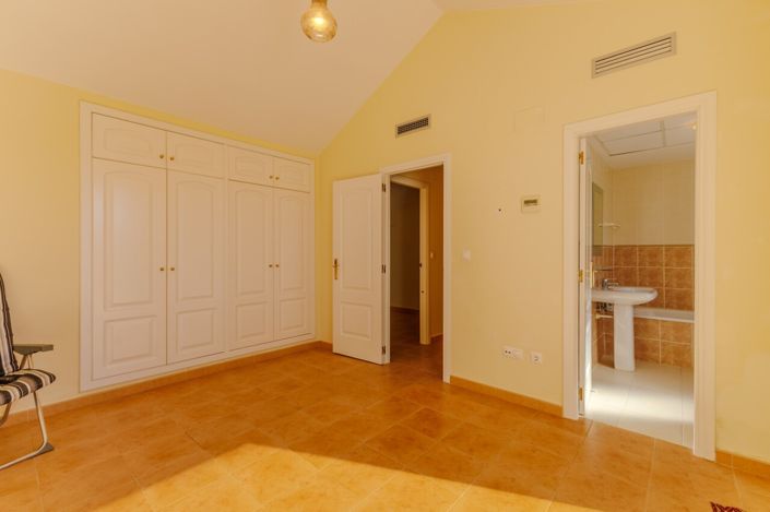 Image No.29-3 Bed Apartment for sale