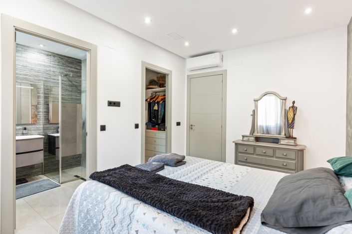 Image No.38-5 Bed Villa for sale