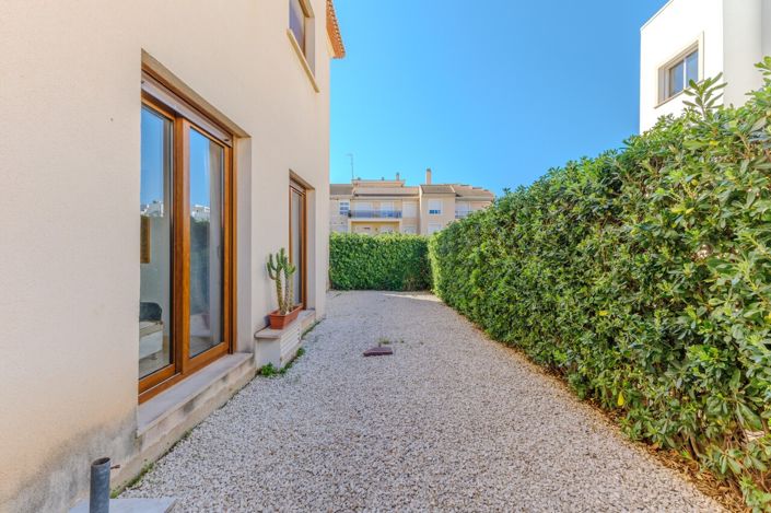 Image No.10-3 Bed Apartment for sale