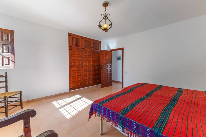 Image No.18-4 Bed Villa for sale