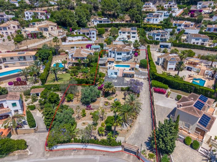 Image No.2-6 Bed Villa for sale