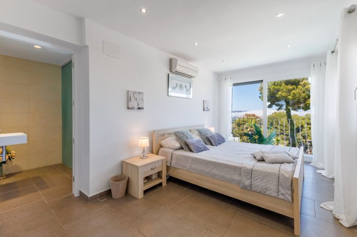Image No.9-4 Bed Villa for sale