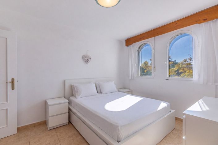 Image No.24-3 Bed Apartment for sale