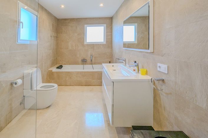Image No.32-4 Bed Villa for sale