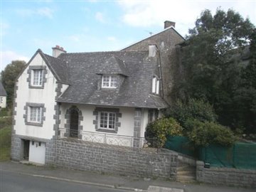 Maison de 3 chambres à vendre à Rostrenen