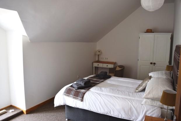 Image No.25-10 Bed Gite for sale