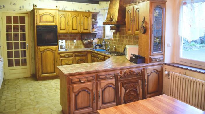 Image No.8-8 Bed House for sale