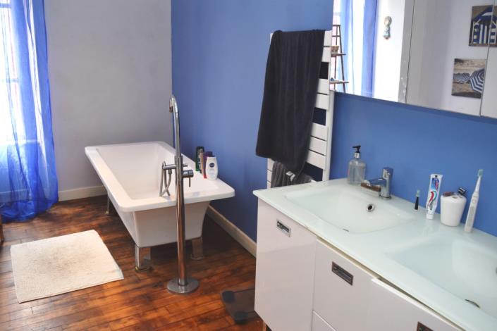 Image No.20-Bar de 3 chambres à vendre à Crédin