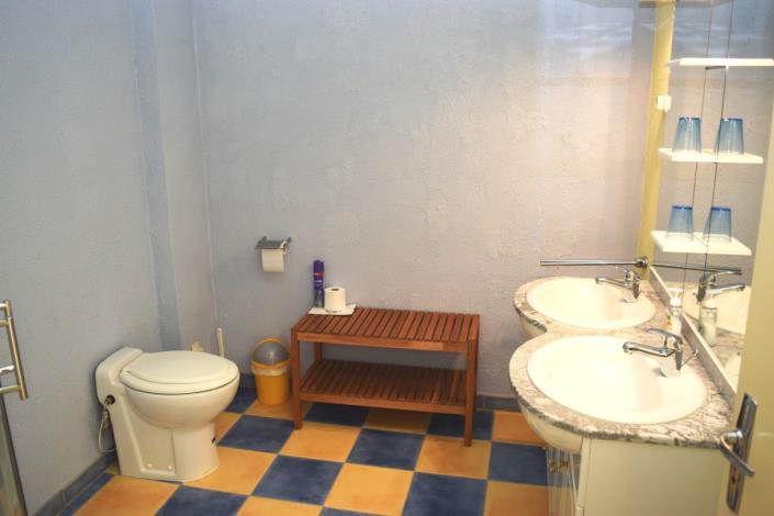 Image No.18-7 Bed House for sale