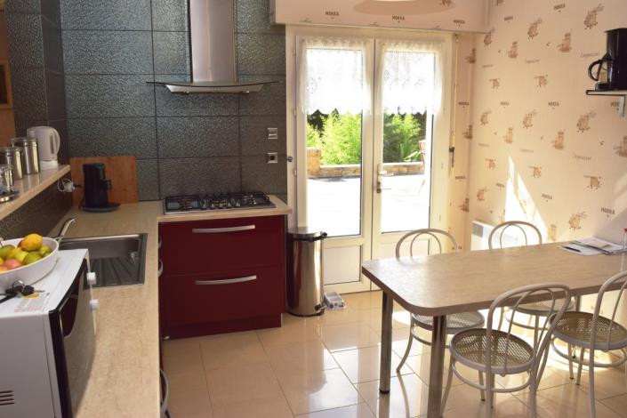 Image No.8-7 Bed House for sale