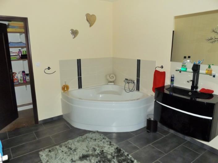 Image No.15-4 Bed House for sale