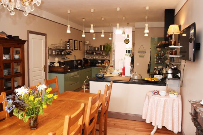 Image No.6-6 Bed House for sale