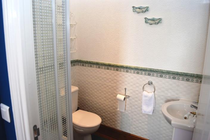 Image No.9-6 Bed House for sale