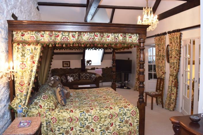 Image No.17-6 Bed House for sale