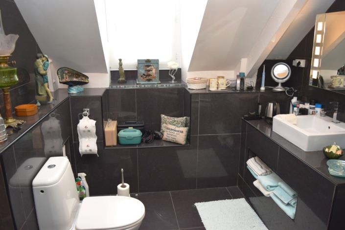 Image No.19-6 Bed House for sale