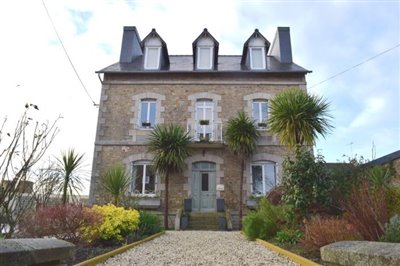 6 Bed House for sale