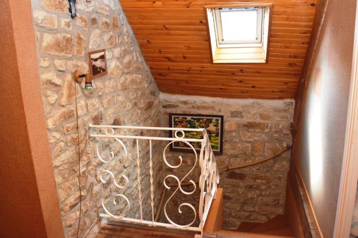 Image No.10-3 Bed House for sale