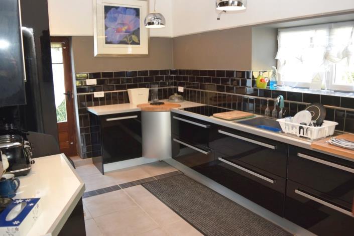 Image No.10-4 Bed House for sale