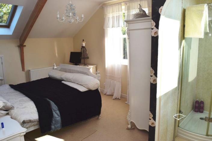 Image No.19-4 Bed House for sale