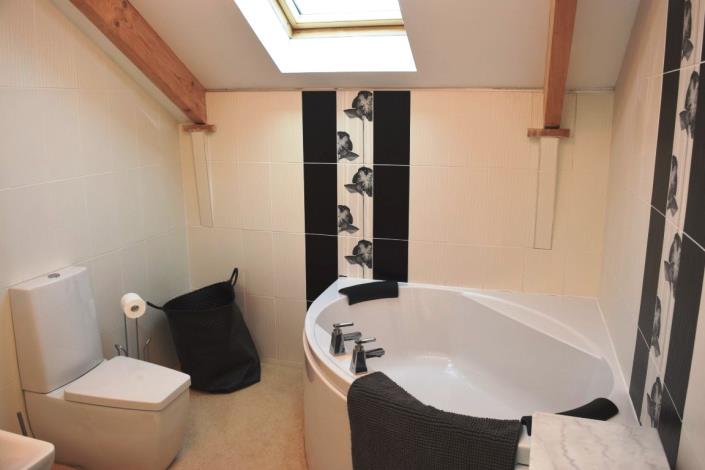 Image No.17-4 Bed House for sale