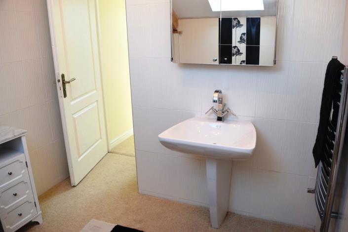 Image No.18-4 Bed House for sale