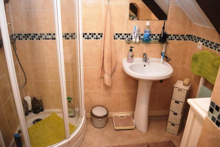 Image No.18-2 Bed House for sale