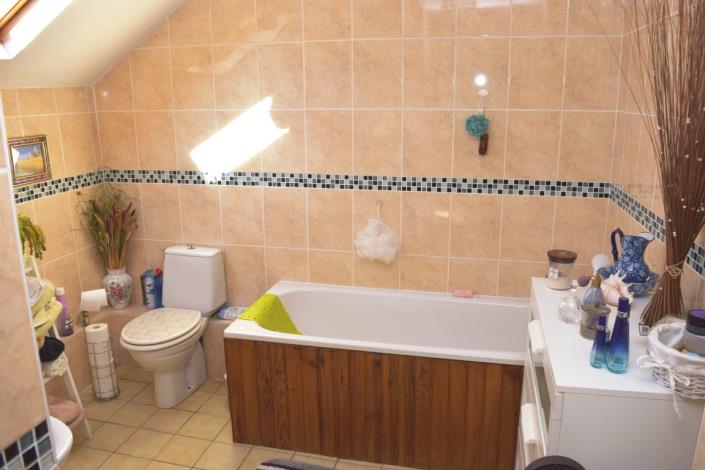 Image No.12-2 Bed House for sale