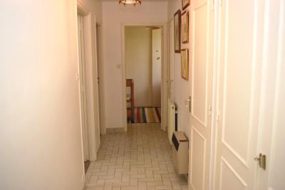 DSC_0482-COULOIR-VERS-CH-4-RDC-ET-SDB-ET--PETITE-CHAMBRE