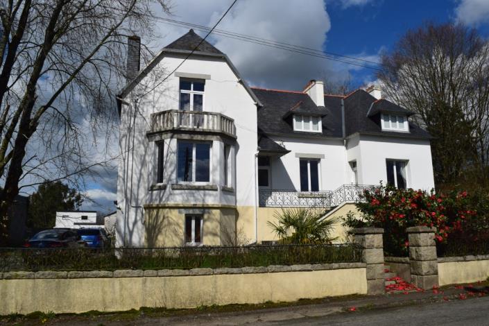 Image No.1-Maison de 6 chambres à vendre à Maël-Carhaix