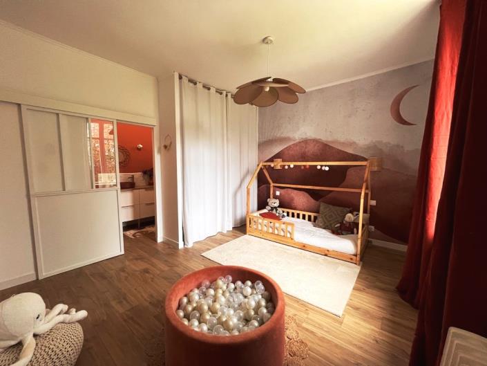 Image No.12-6 Bed House for sale